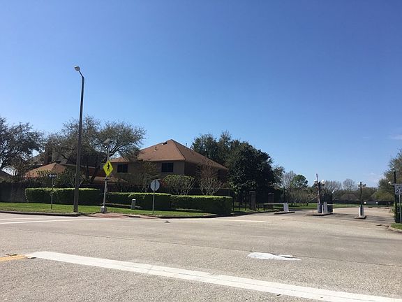 3rd image of 3007 Sea Pines Pl