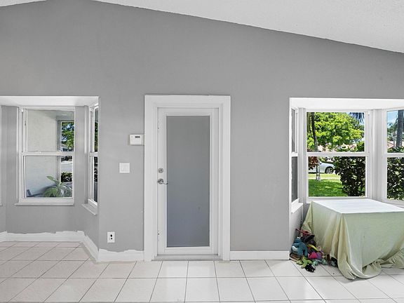 5th image of 9184 Beverly Court