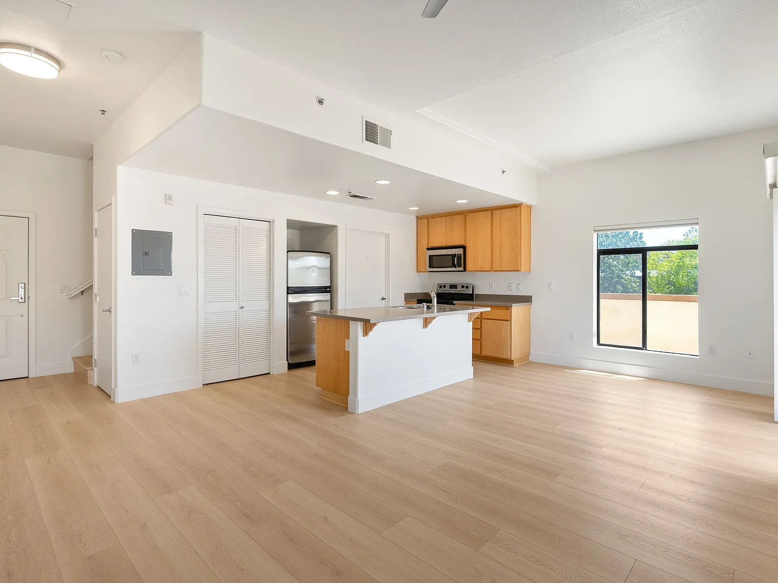 2 bed, 2.5 bath, 1080 sqft, $2,600 — Photo 2