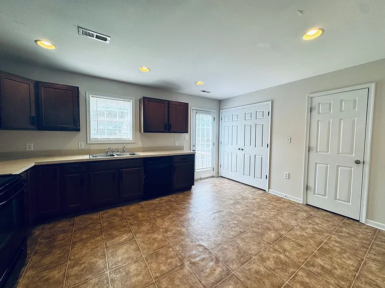 110 Aaron Pl #205 — Photo 5