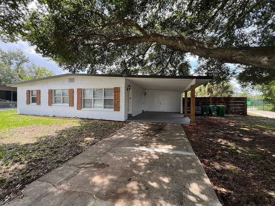 1221 Cypress Ln