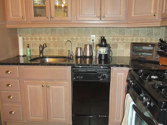 2nd image of 360 E 72nd St APT A1604