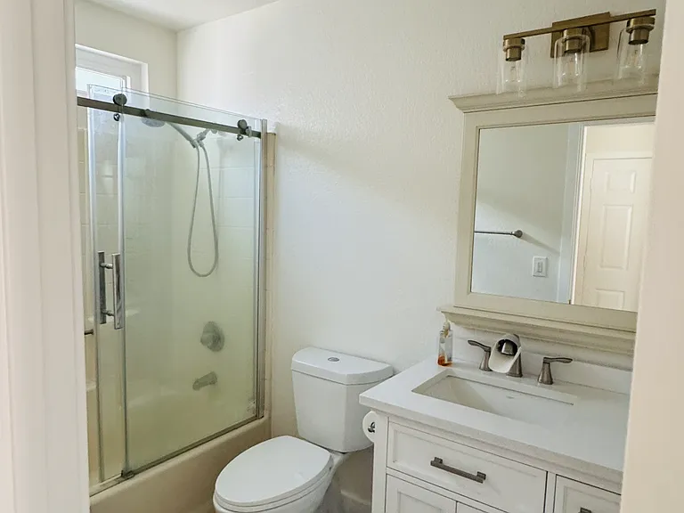 1358 Bennett Ave — Photo 2