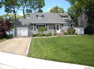 39 Todd Cir, Wantagh, NY 11793