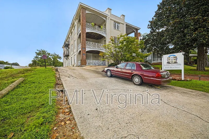 2 bed, 1.0 bath, $1,300 — Photo 3
