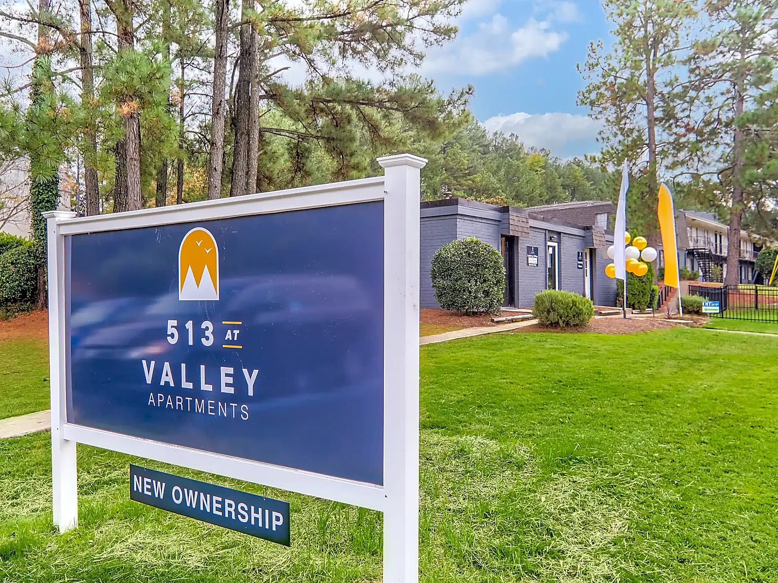 513 At Valley — Photo 3