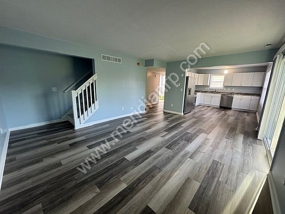 3rd image of 1131 E Lewis St