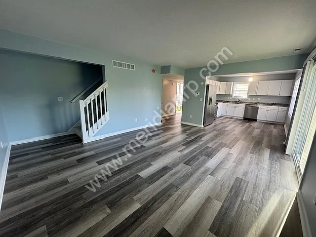 1131 E Lewis St — Photo 3