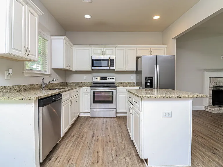 77 Rosemont Ct — Photo 11