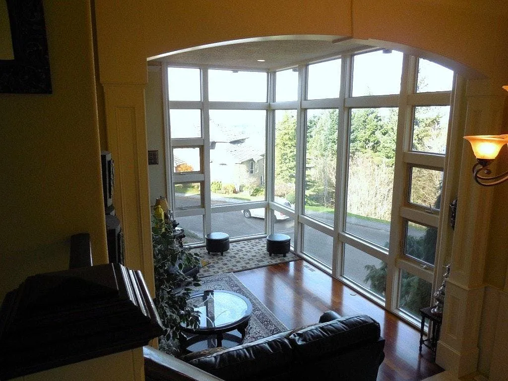 6 bed, 3.5 bath, 4600 sqft, $4,995 — Photo 3