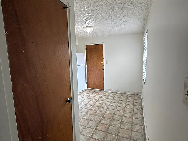 1060 Sells Ave — Photo 3