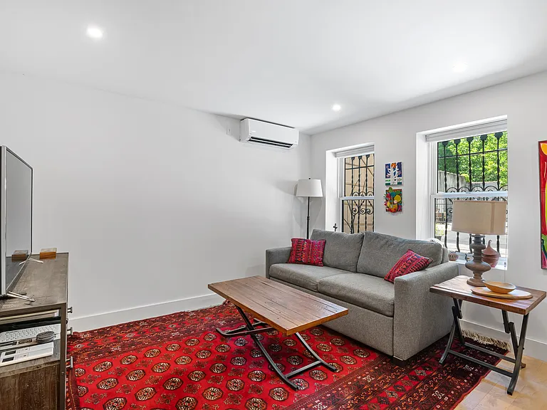 5 Hampton Pl #1 — Photo 3