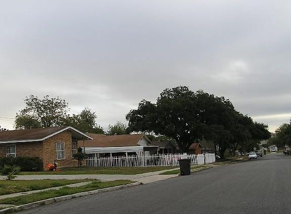 4th image of 607 Stockton Dr