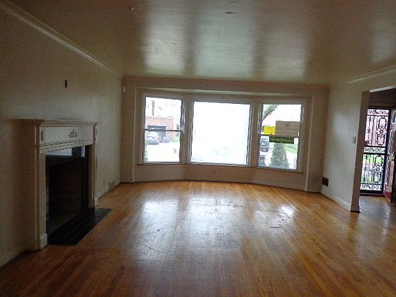 3rd image of 8230 S Oglesby Ave