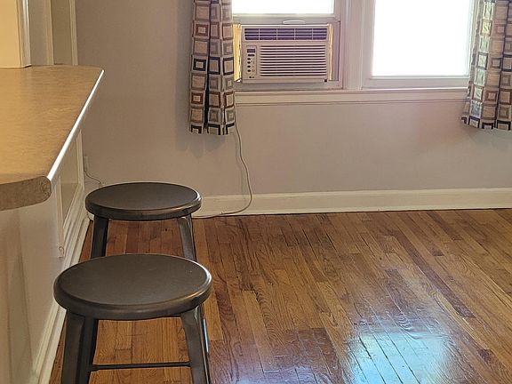 Bar from LR to kitchen.