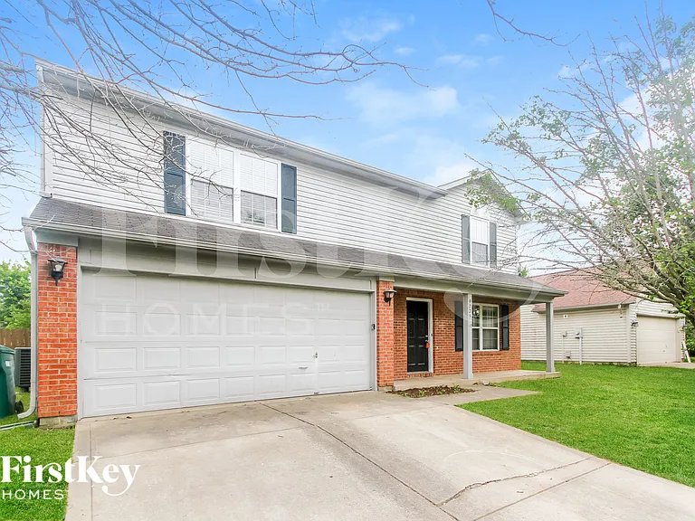9775 Thomas Ln — Photo 2