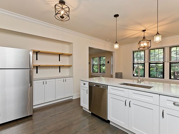 5th image of 5549 N Lakewood Ave #1F