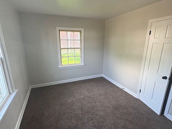 3rd image of 2224 Ravenwood Ave Unit 1