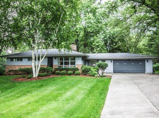 2825 W Sholes Dr, Mequon, WI 53092