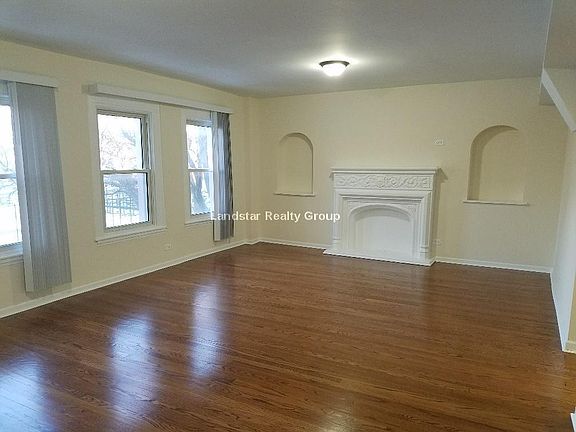 2nd image of 6042 N Washtenaw Ave APT 3