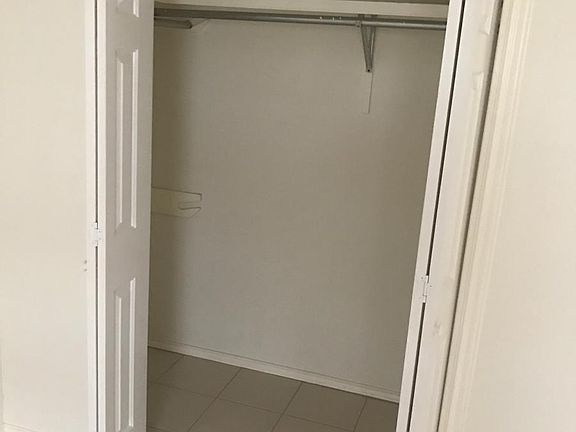4th image of 2307 Kimberly Ln APT 4