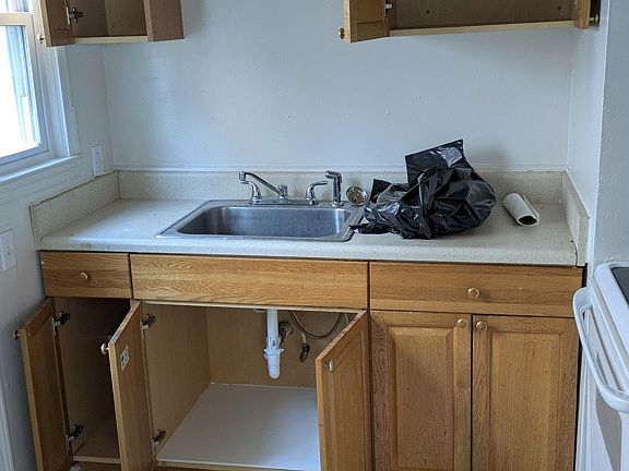 3rd image of 623 Dudley Ave #A