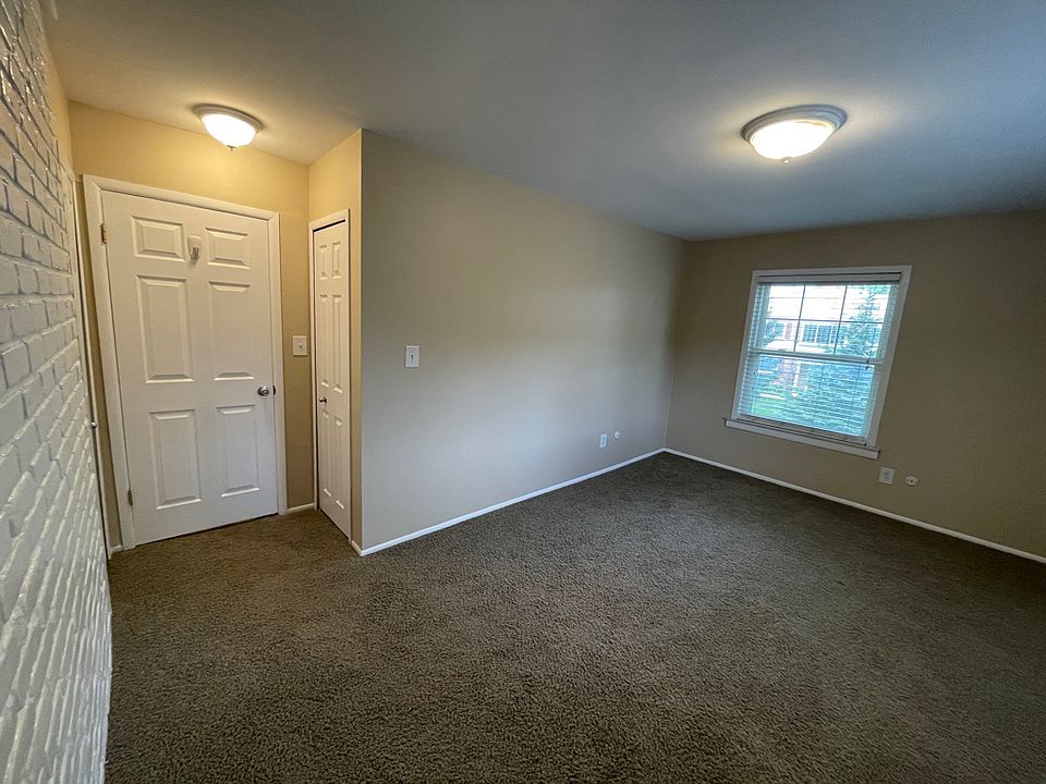757 W Maple Rd, photo 8