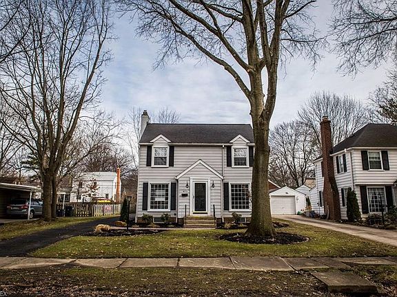 2nd image of 423 Foursome Ave