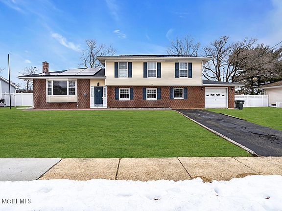 3rd image of 9 Chatham Drive