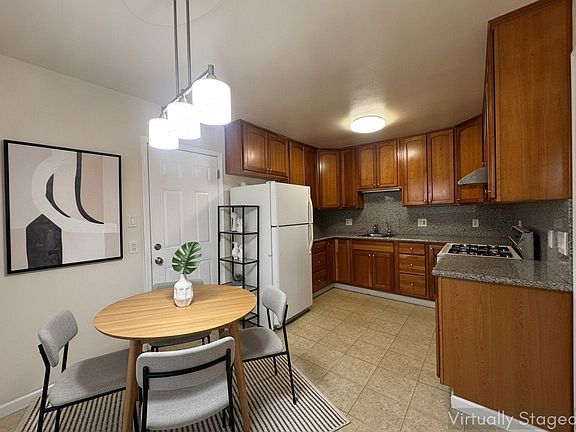 4th image of 1608 Charles Rd