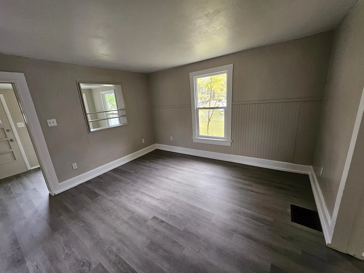 104 S Huttig Avenue — Photo 4