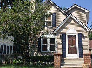 94 Muir Rd, Grosse Pointe Farms, MI 48236