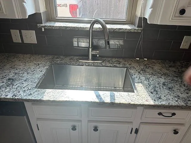 18015 Heaton Dr — Photo 11