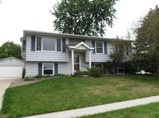 3860 Holly Ln, Waterloo, IA 50702