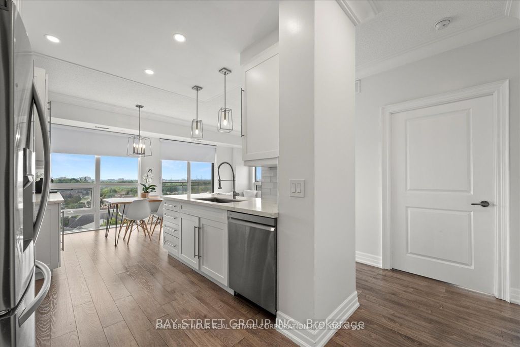 7730 Kipling Ave #902, Vaughan, ON - View 4