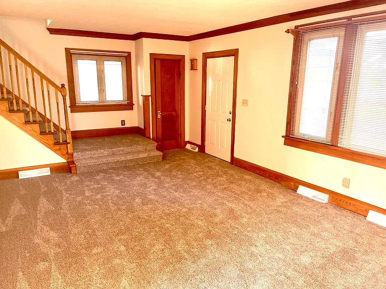 423 Summit St — Photo 6