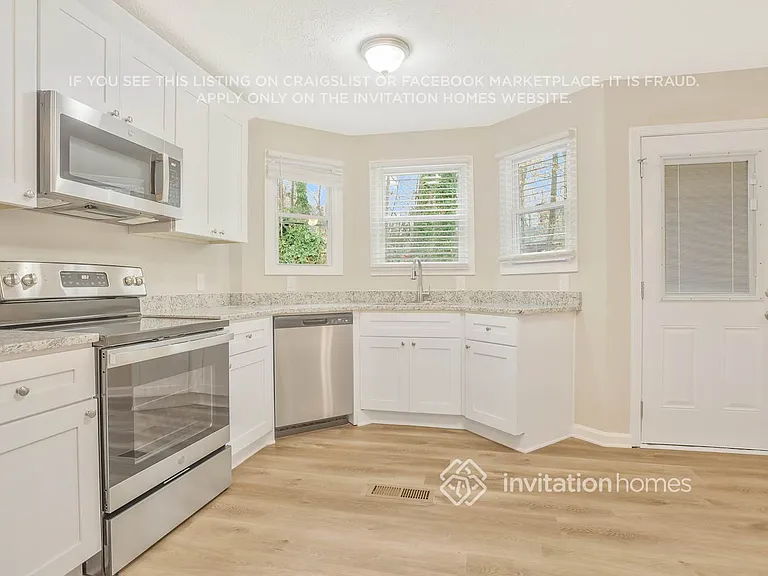 1648 Roman Point Dr — Photo 8
