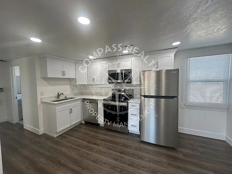 245 E Marvista Ln — Photo 6