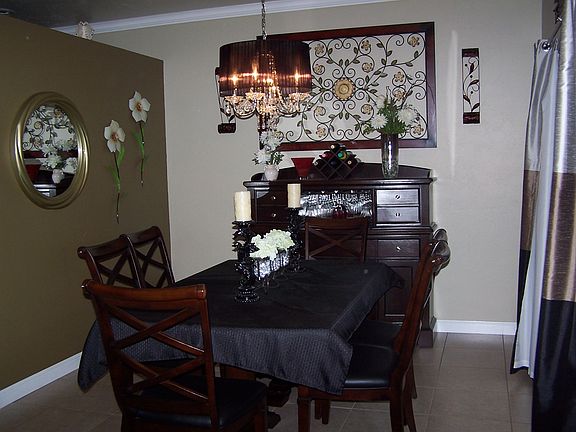 Dining Room 11' x 13'4"