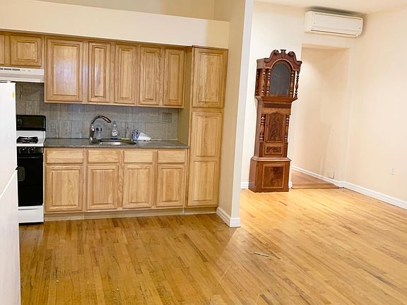 2nd image of 7322 15th Ave #1R