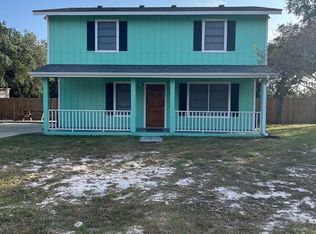 121 W Linden St, Rockport, TX 78382