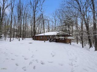 141 Inverhouse Rd, Henryville, PA 18332