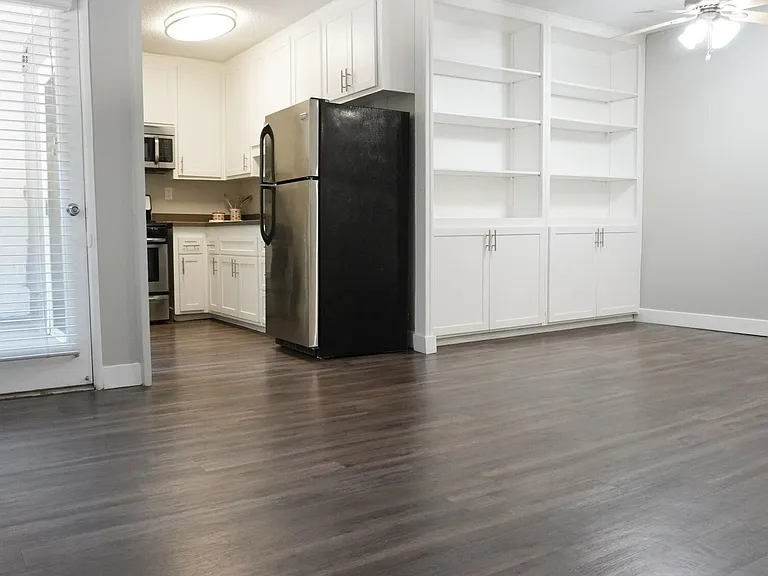 415 Gayley Ave — Photo 27