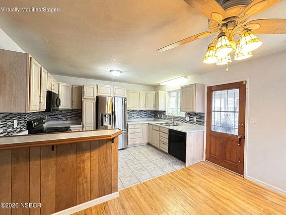 4th image of 1300 E Lemon Ave