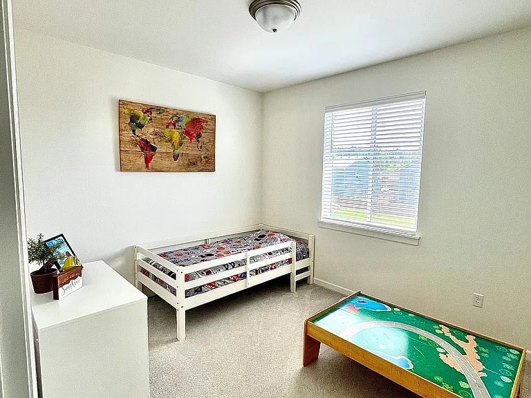 573 McCauley Ave — Photo 8