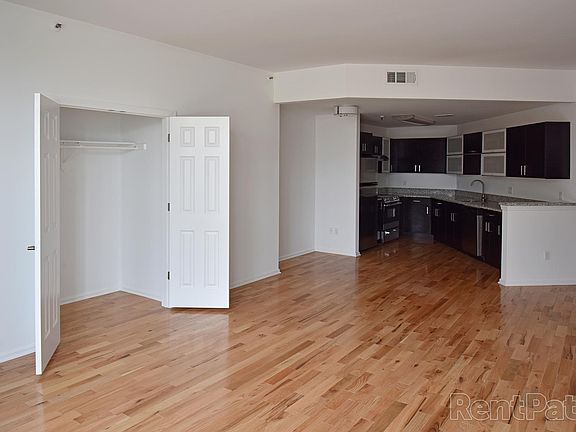 4th image of 102 Lansdale Ave