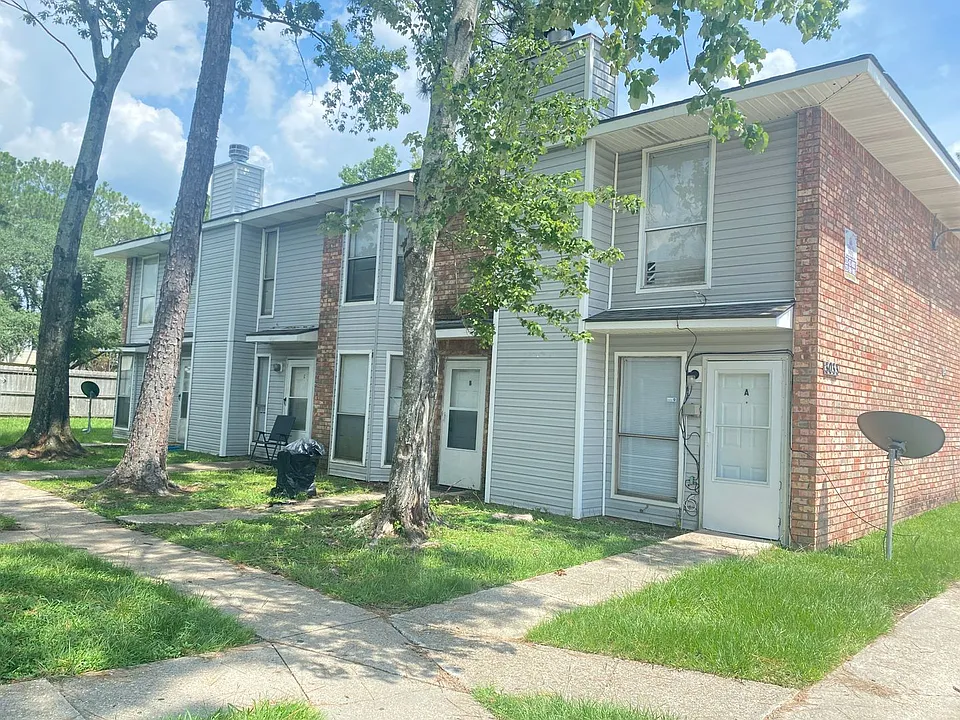 3033 Toulon Dr