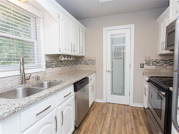 3rd image of 12 Wimbledon Way