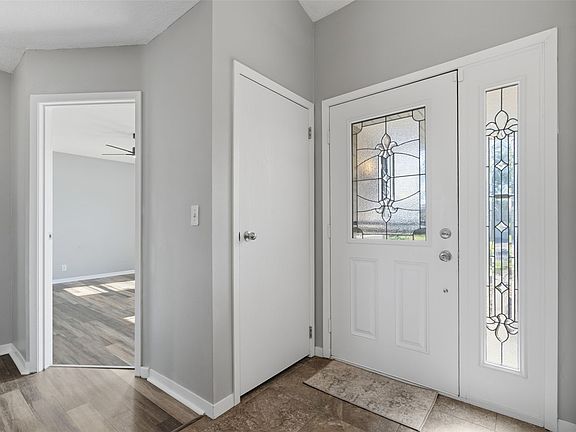 4th image of 210 Stone Hedge Dr NW