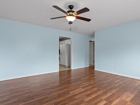 3rd image of 10111 Runyan Hills Ln